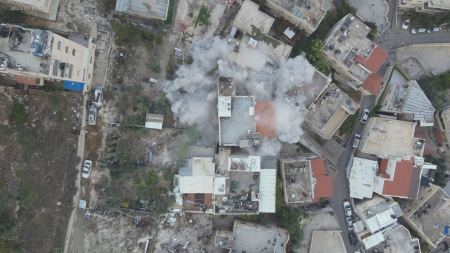 توثيق لعملية هدم منزل خيري علقم بالقدس | صور وفيديو